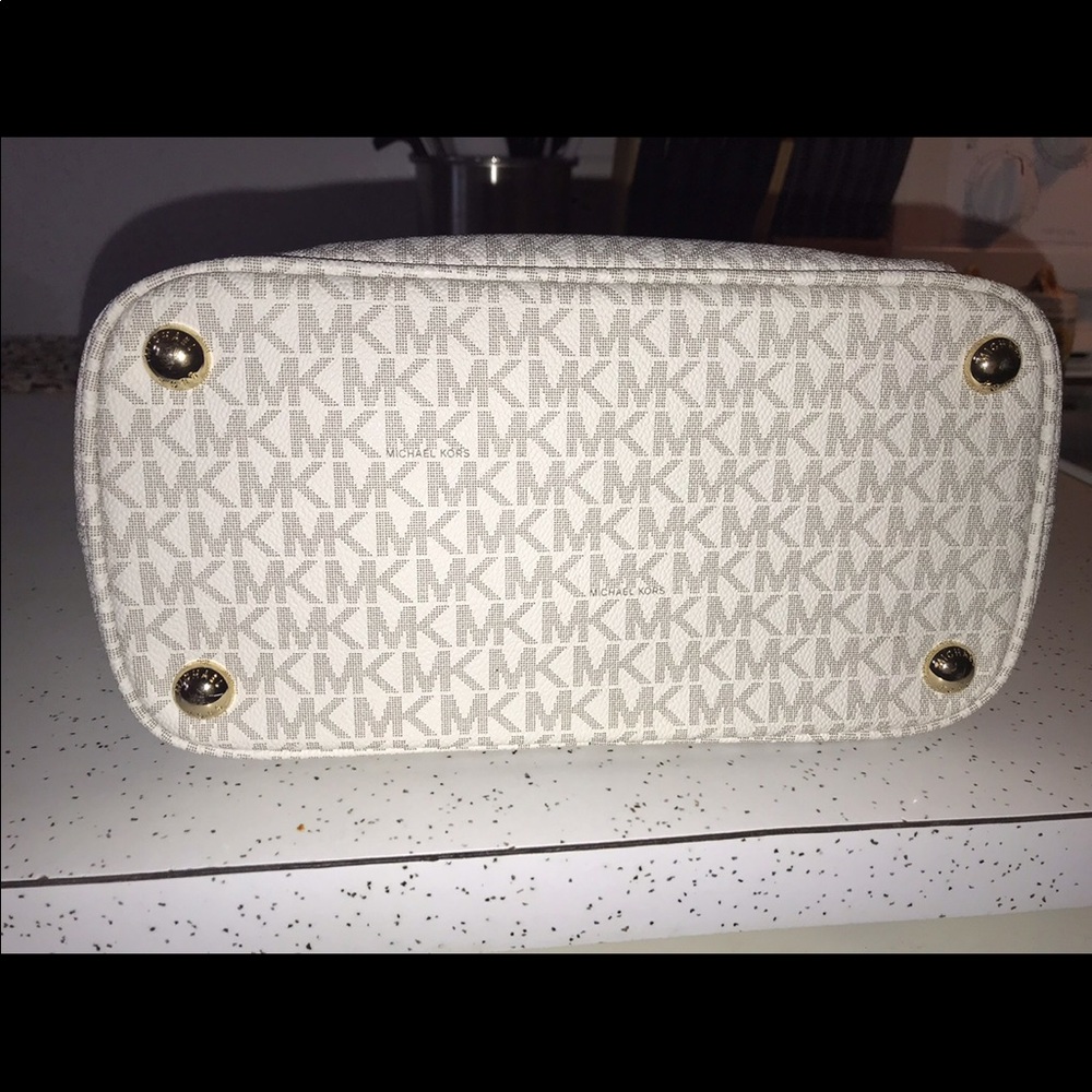 Michael Kors Hand Bag - Picture 1 of 7